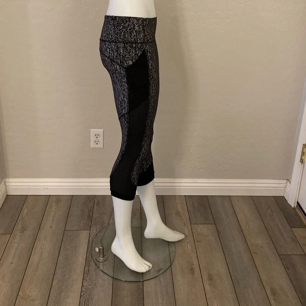 Lululemon Fit Physique Cropped Jacquard Mesh Leggings Size 6